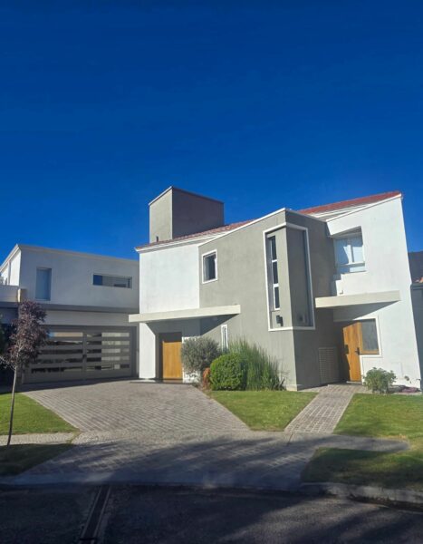 CASA DE CATEGORÍA EN BARRIO PRIVADO LAS MARÍAS – RIVADAVIA