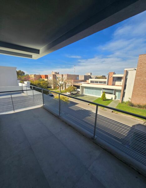 CASA A ESTRENAR EN BARRIO PRIVADO LAS MARÍAS