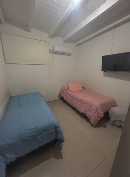 CASA CÉNTRICA REFACCIONADA – APTO CRÉDITO HIPOTECARIO