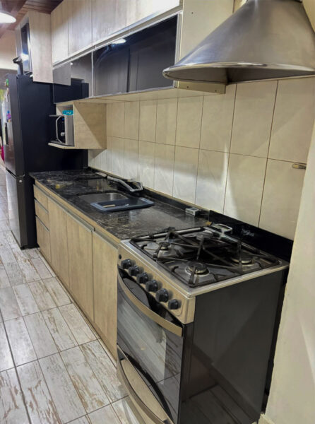 CASA CÉNTRICA REFACCIONADA – APTO CRÉDITO HIPOTECARIO