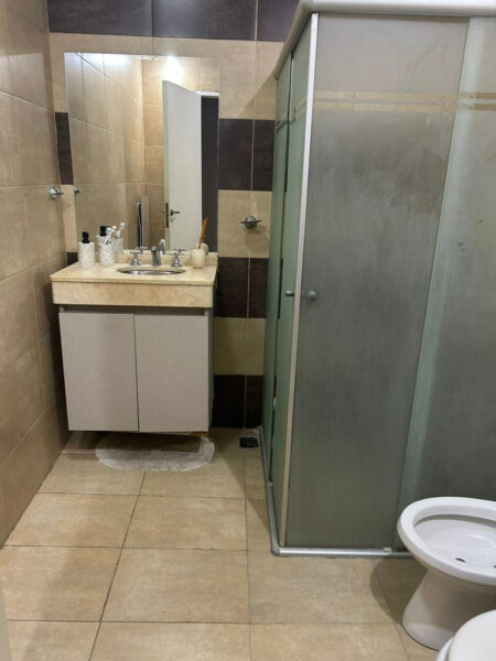 CASA CÉNTRICA REFACCIONADA – APTO CRÉDITO HIPOTECARIO